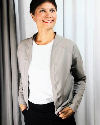 Lume jsem navrhla tak, aby se dal vzít kamkoli — do práce 💻, na kávu ☕ nebo jen tak do města 🌇 Chtěla jsem něco, v čem...